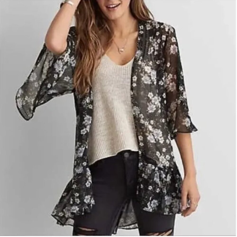 American Eagle Black Floral Kimono Ruffle Hem Short Sleeves Lightweight